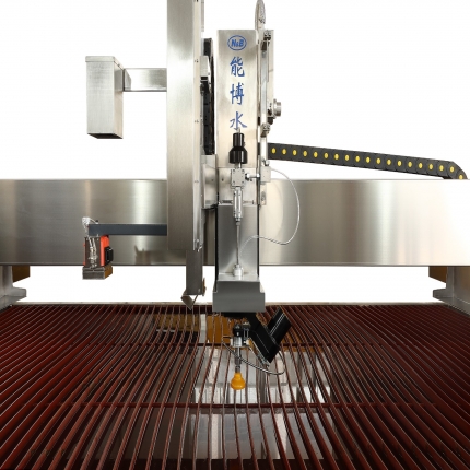 巖板加工利器-能博水刀龍門式AC軸產品